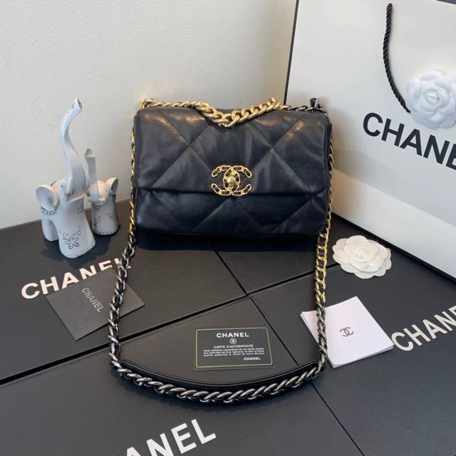 Small , medium exclusive photos, new models in stock! Pre-order the new Chanel