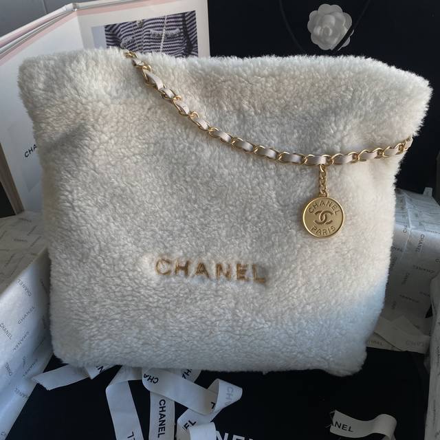 Small Large Chane124K Bag. This plush bag is as warm and cute as a teddy bear in