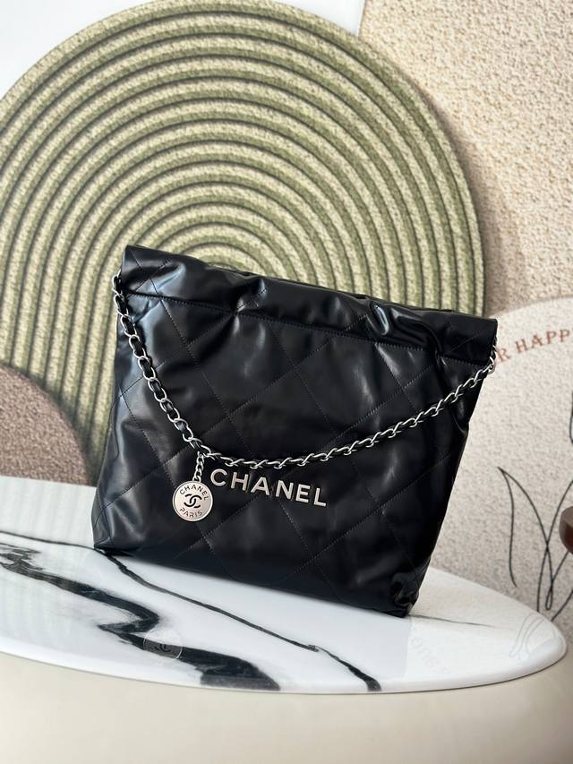 Small Large brand new bag is coming soon Original leather black and silver Mediu