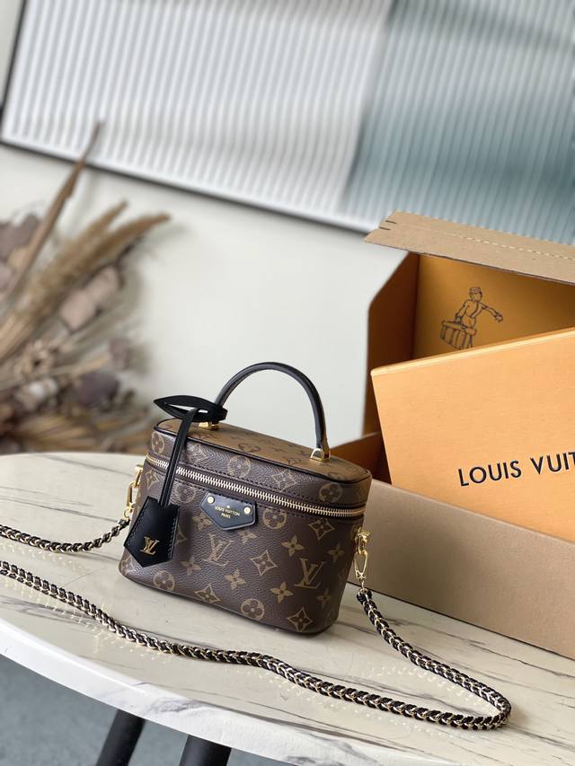 Top-grade original single M47128 Nicolas Ghesquiere plays a modern role in Loui