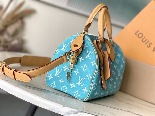 Top-grade original M11561 This Speedy P10 Bandouliere 25 handbag combines a cowh