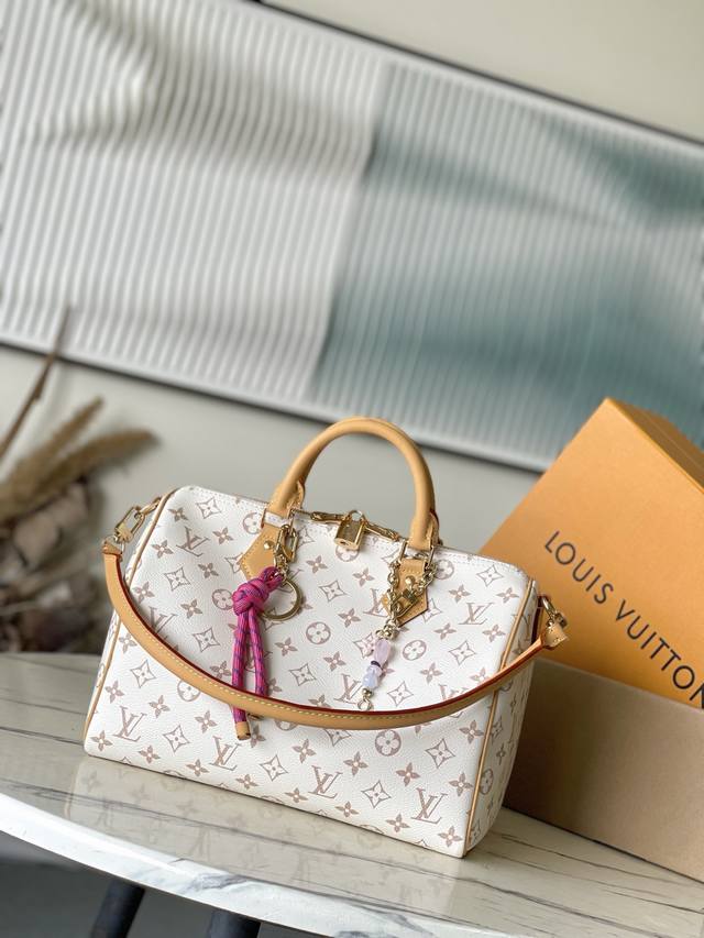 Top-grade original single M15108 This Speedy Soft 30 Lucky handbag is made of M
