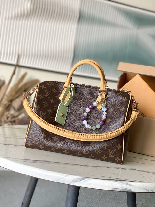 Top-quality original M15107 This Speedy Soft 30 Lucky bag features Monogram can