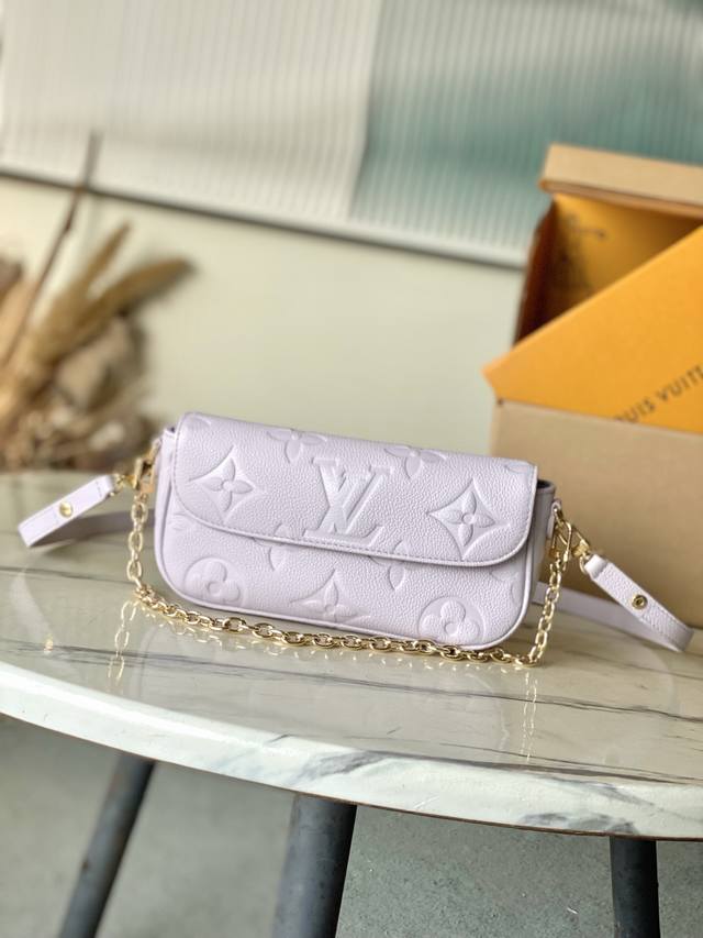 Top-grain leather, original M25714. This Wallet On Chain Ivy handbag is crafted