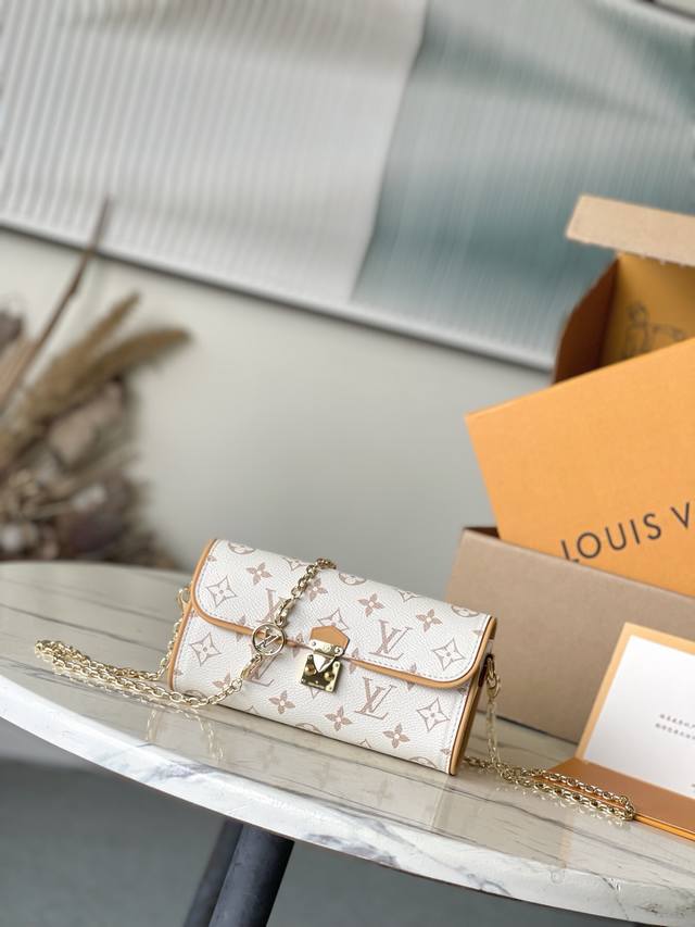 Top-grade original M26583. This Pochette Camille handbag, clad in Monogram Dune
