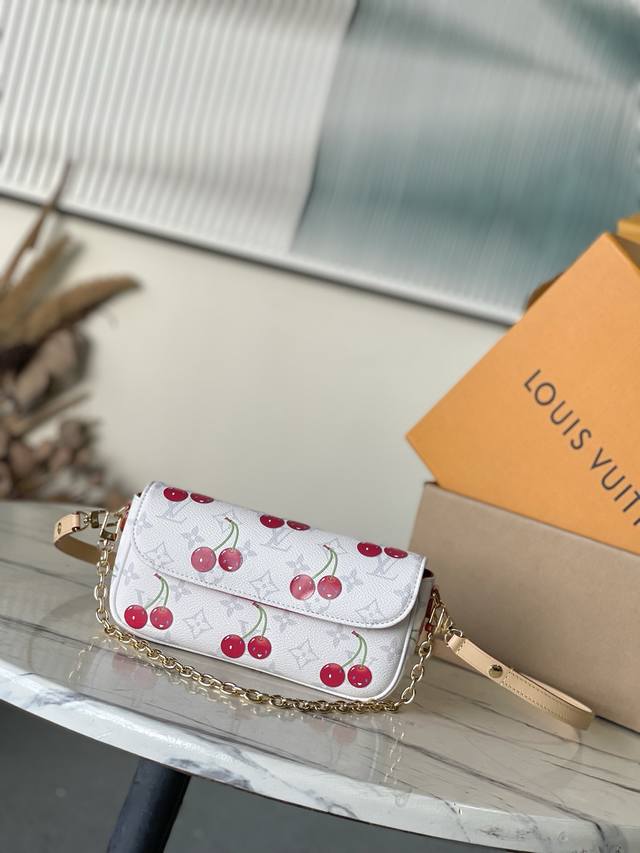Top Original M14239 This Wallet On Chain Lvy bag continues the 2000s' narrative