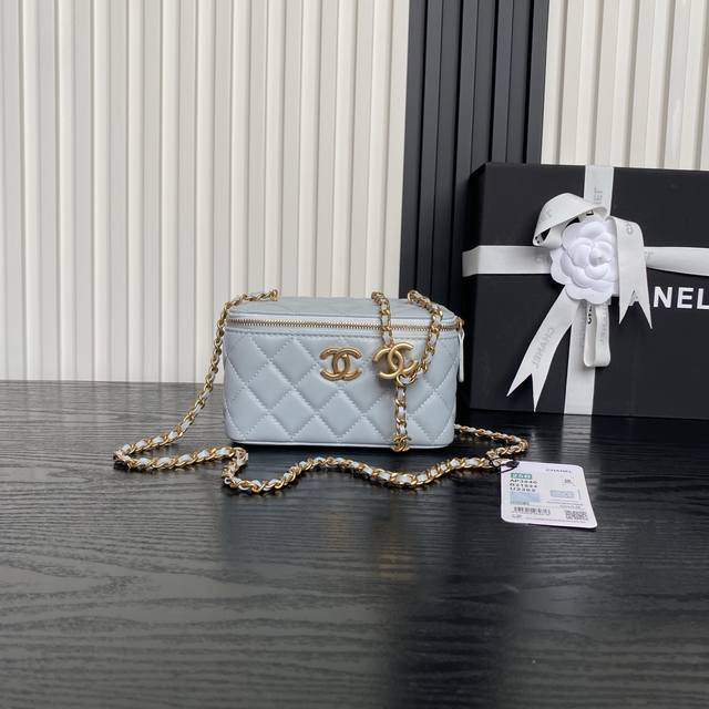 Chane125B new cosmetic bag Ap5120 is so small and exquisite. The high-value logo