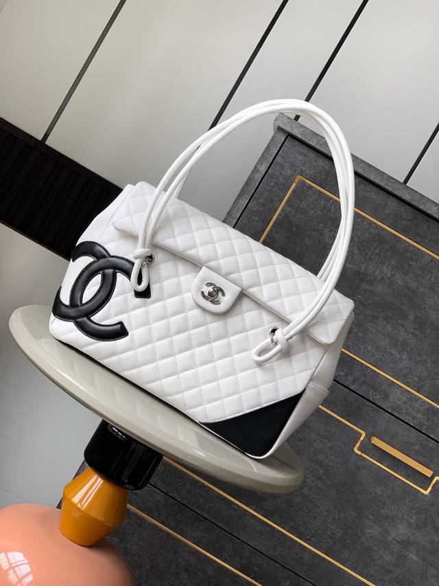 Top original milky white with black airport bag Ohanel black and white panda Kan