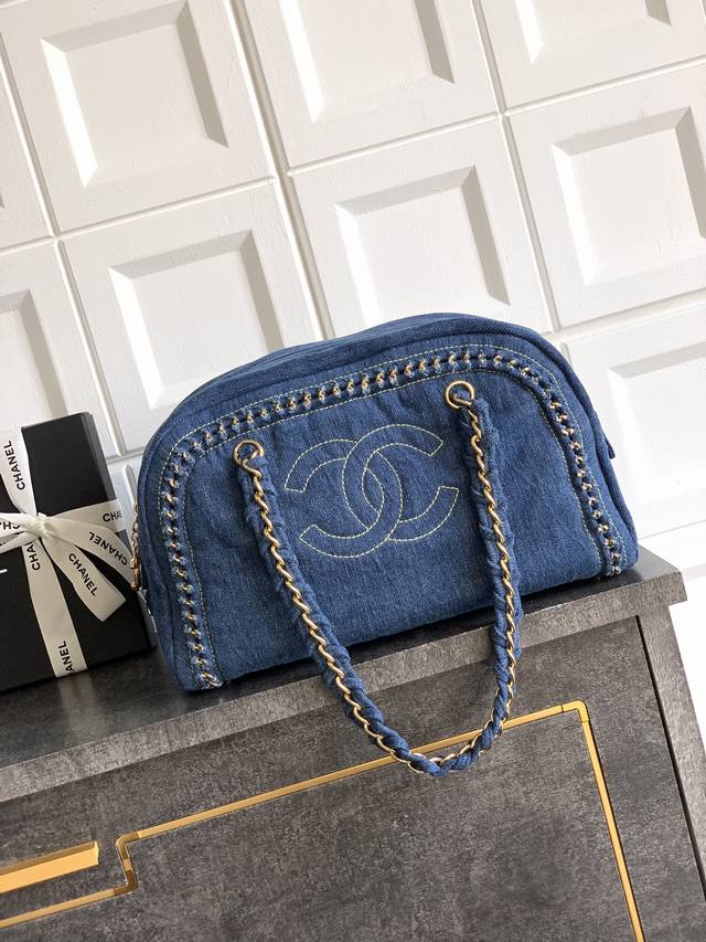 Premium original gold-buckled Ohanel denim bag! Encounter a classic, with a tre