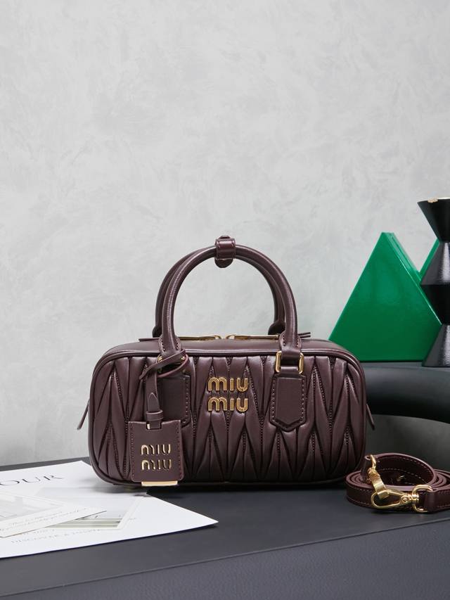New version: 5Bb142, Miu's new bowling bag, featured on the official website, f