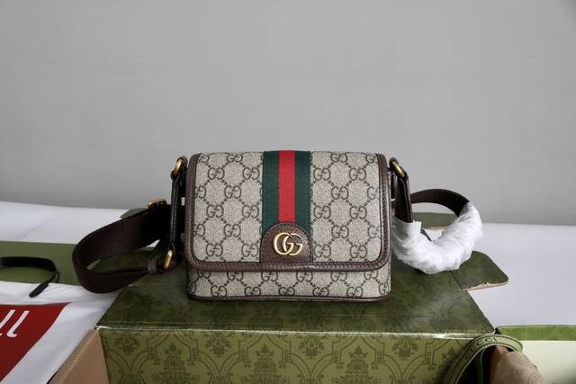 Imported leather Introduction: In the 2025 Spring/Summer collection, the Ophidia