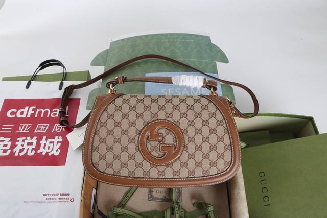 Large Size Introduction: The brand's signature symbol is reinterpreted with new