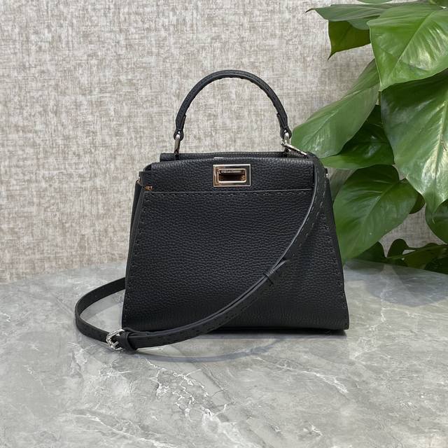 F's Peekaboo Bag F's classic Peekaboo bag, limited edition color matching, easy-
