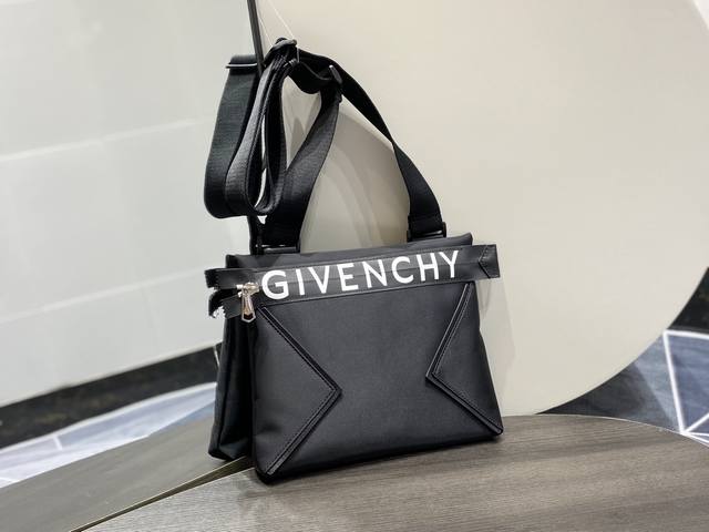 Givenc*Y Ji*Xi crossbody bag counter synchronization update, nylon fabric and le
