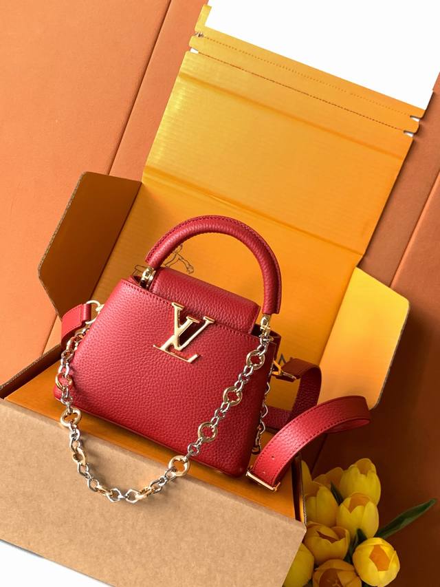 Special-grade steel M12938 semi-red gold. This Capucines mini handbag, part of
