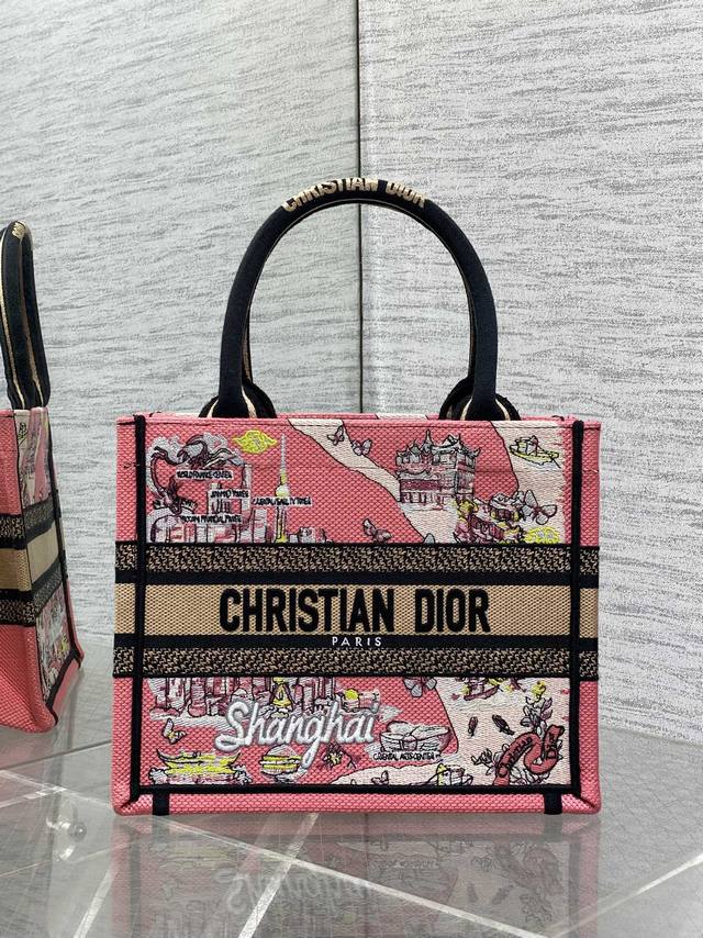 Top-grade original Dior small size. The latest small size of Tote. I was attrac
