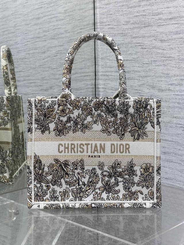 Top-grade original small size in stock Tote's latest small size. I was attracted