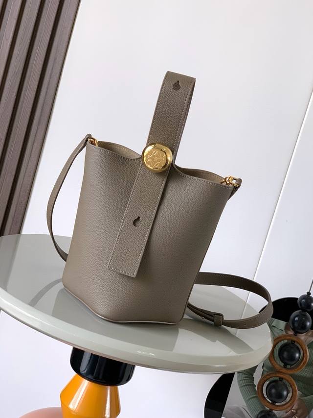 Original leather Mini soft grained cowhide leather pebble bucket bag The pebble
