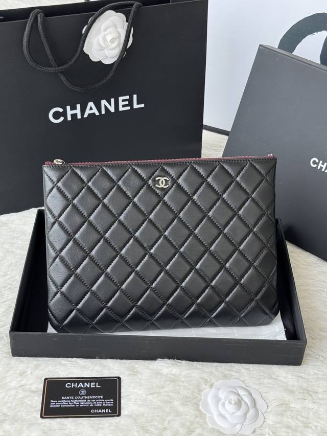 Authentic Chanel popular clutch series. Learn about diamond-shaped clutch. Handb