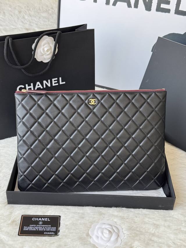 Check out this authentic Chanel clutch collection. Made from lambskin, this dia