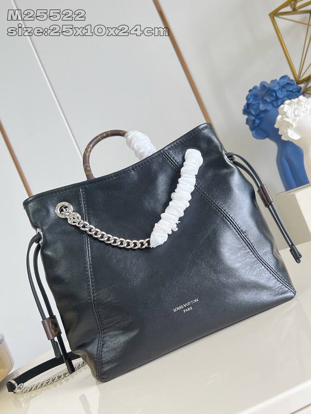 Factory Price: Premium Original M25522. The LV Vibe series introduces the Off D