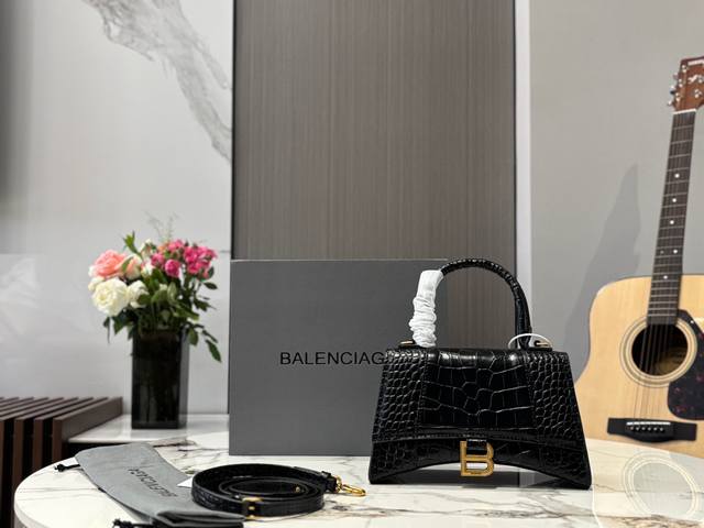 Comes with a folding box and an airplane box Balenciaga hourglass bag upgraded