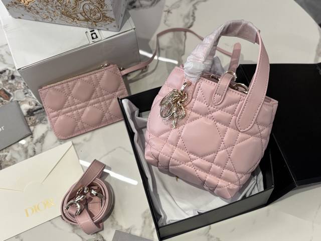 Upgraded version with box! Dior's super popular Toujours shopping bagPersonally,