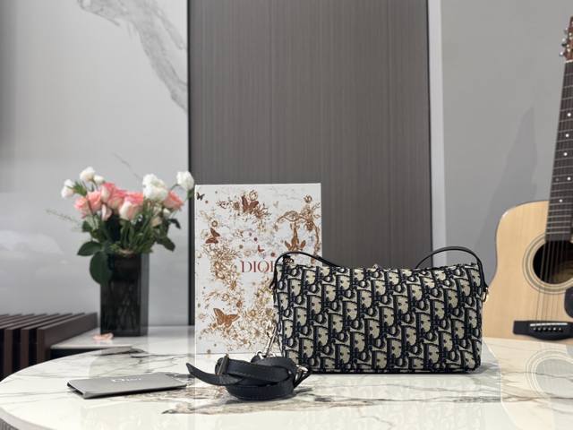 With boxSize: 22*14Cm D's Nomad cute lunch box bagThe Hobo lunch box bag that wa