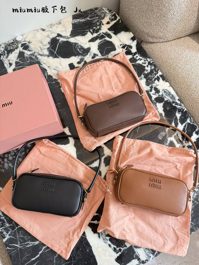 Miumiu Camera Underarm Bag 22cm Cowhide with Box