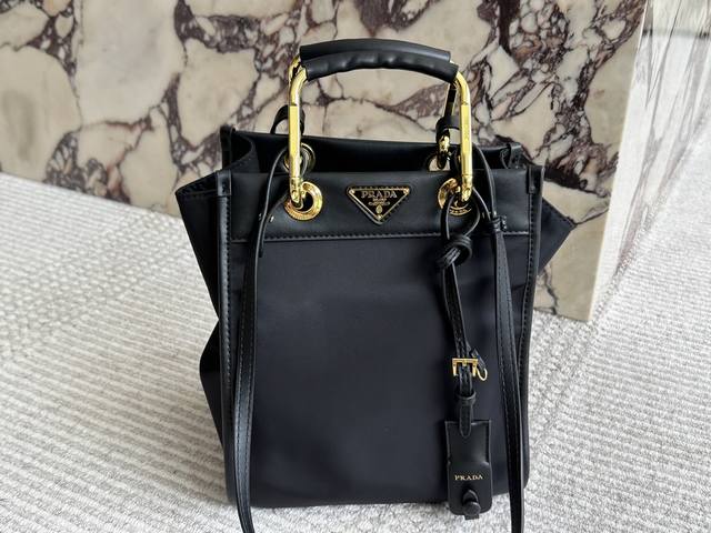 With boxSize: 23 27Cm prad new modelI really like its simple and textured design