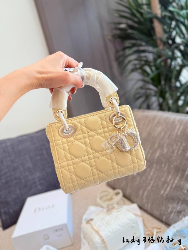 Lady Diana Sheepskin BagLady Classic SeriesLady Diana has always been synonymous