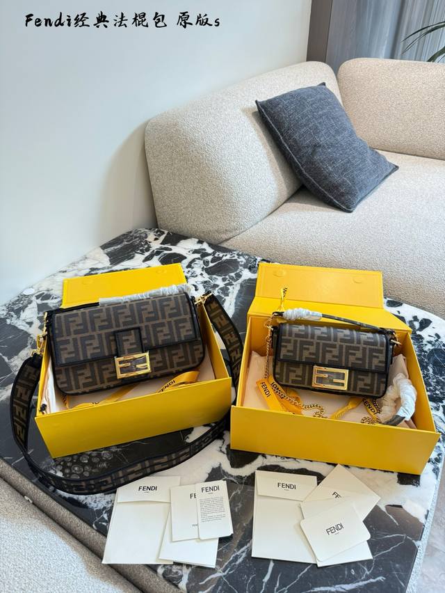 Fendi's classic baguette baguette combines modern fashion with classic style. Fe