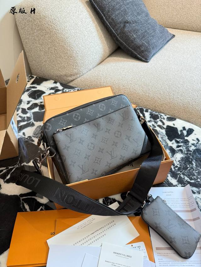 Lv Men's 3-in-1 Black Warrior Trio Messenger Bag . Lv's 3-in-1 bag has become a