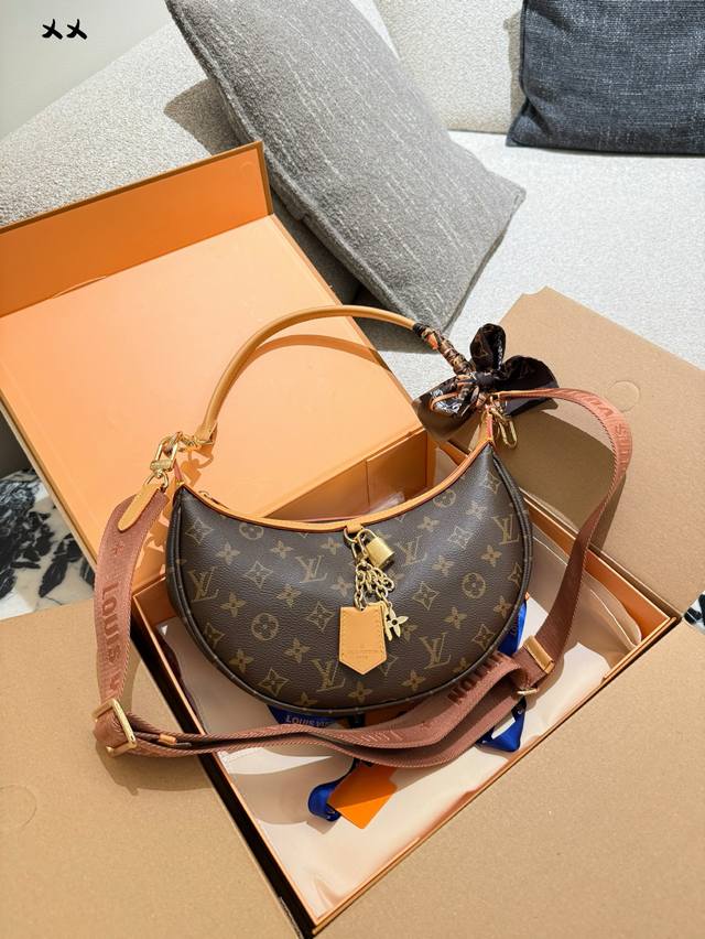Lv new product Looping Choose a moon you likeNew size Loop is newly launchedPair