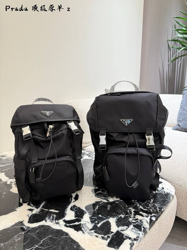 prada Backpack This Re-Nylon backpack offers ample space and a large capacity. M