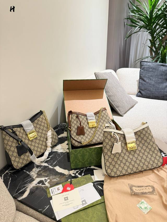 Full packageGucci Padlock series medium backpackNew Hobo arrivalCompared to the