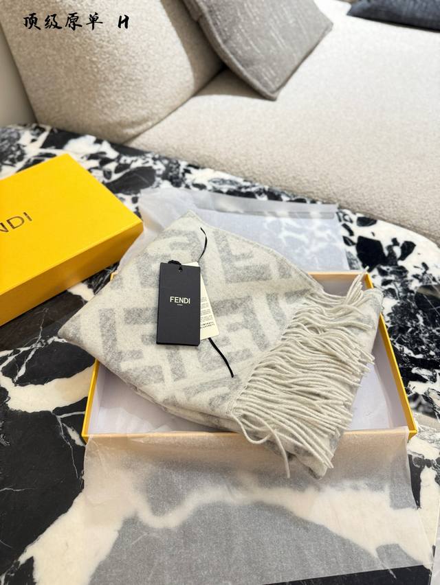 Top-grade original cashmere scarf Why do you always buy old flowers? Fendi's so