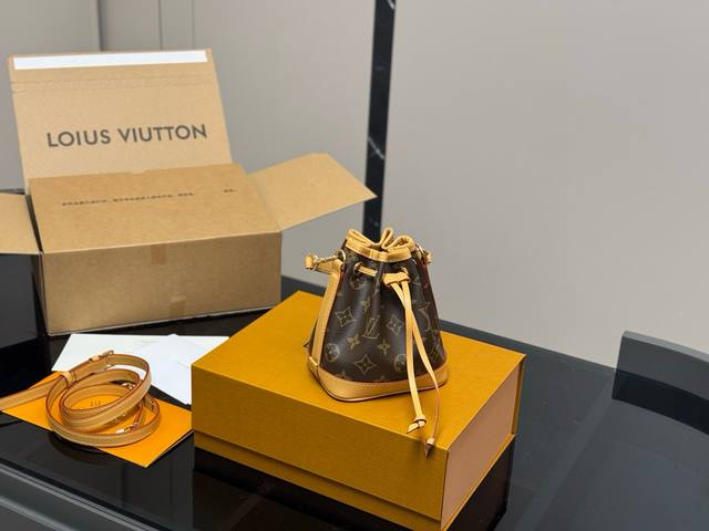 with folding box airplane box Size: 13*16Cm Lv new Nano bucket bag restock just