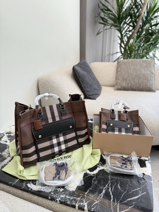 Burberry's latest tote bag, made of classic Italian plaid fabric and calfskin #c
