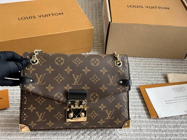 With boxSize: 25cm L's new Trunkie messenger bagOld flower messenger bagI have t