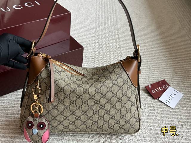 Large size with folding box size 37 24 Medium size with folding box size 32 22