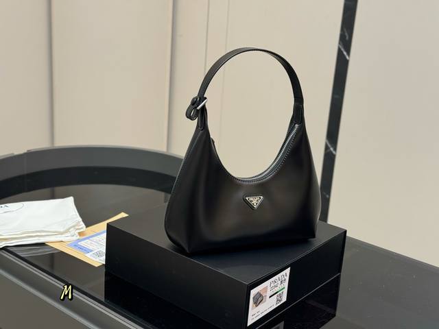 With folding boxSize: 25.12Cm Prada Hobo bagYou can't miss this underarm bagThe