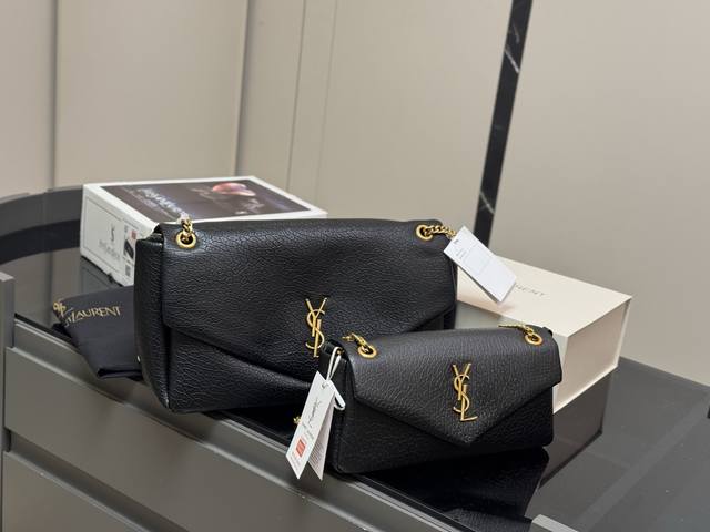 comes with a folding box and airplane box Size: 36.23cm 26.16cm Yves Saint Laur