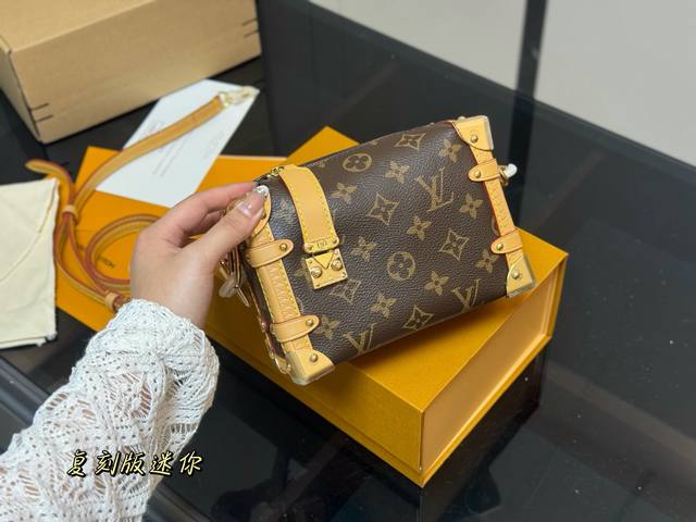 Folding box airplane box Size: 18*12Cm Super time and space hot style Original s