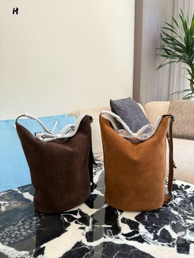 Loewe's new suede bag transforms! #Loewe's new Loop suede bag features an adjust