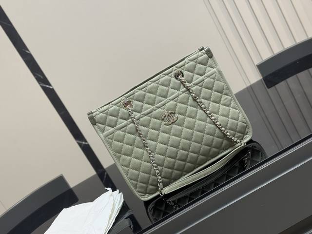 No boxSize: 34.25cm Chanel denim beach bagArrange! Arrange! This beach bag relea
