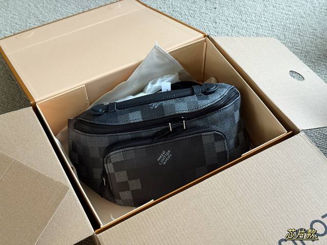 with box chip model L family waist bag chest bag can also be carried on one sho