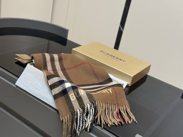 With boxTop qualityBurberry classic scarfGenuine Burberry material! Large plaid