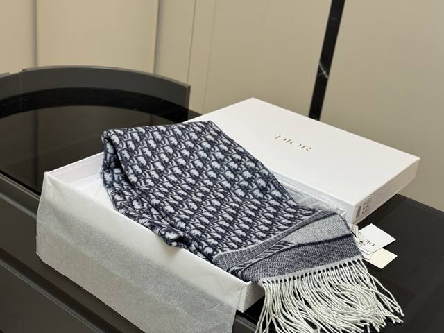 Comes with box Size: 200*40cm Dior's new cashmere scarf This season's new cashm