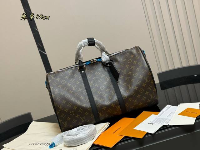 Super cool Lv Keepall travel bag Lvkeepall is the most commonly used bag for bus